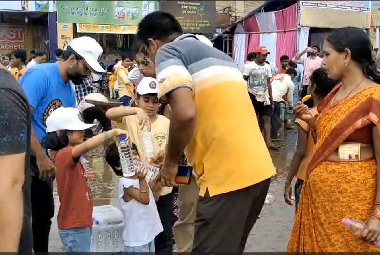 Saanvi & Stuty Serving Water